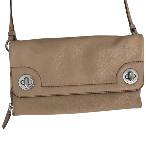 Marc Jacobs Handbags - Marc Jacobs Crossbody Bag w/dustbag